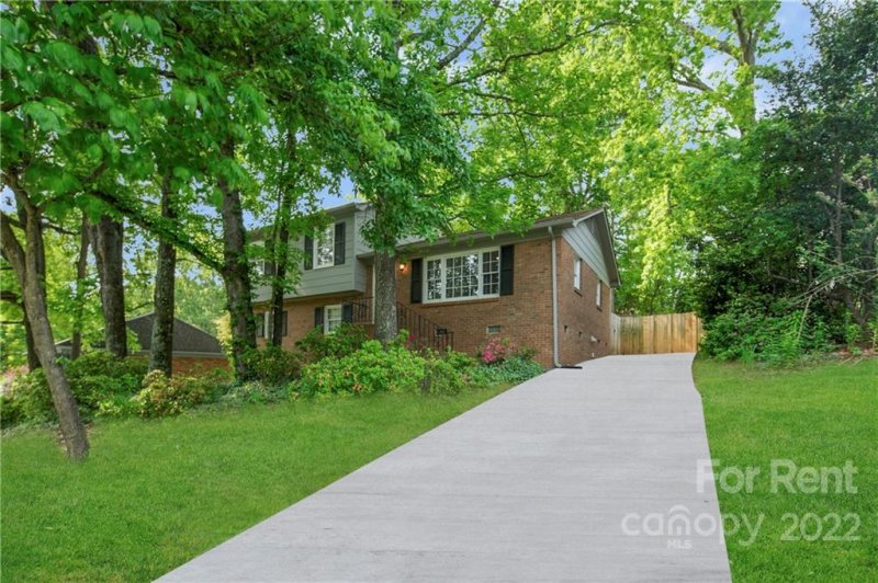Property image 2 at 929 Eaglewood Avenue, Charlotte, NC 28212
