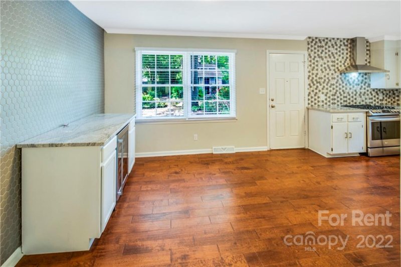 Property image 4 at 929 Eaglewood Avenue, Charlotte, NC 28212