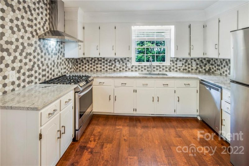 Property image 5 at 929 Eaglewood Avenue, Charlotte, NC 28212