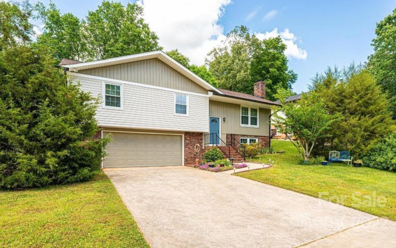 Property image 3 at 1096 16th Avenue, Hickory, NC 28601