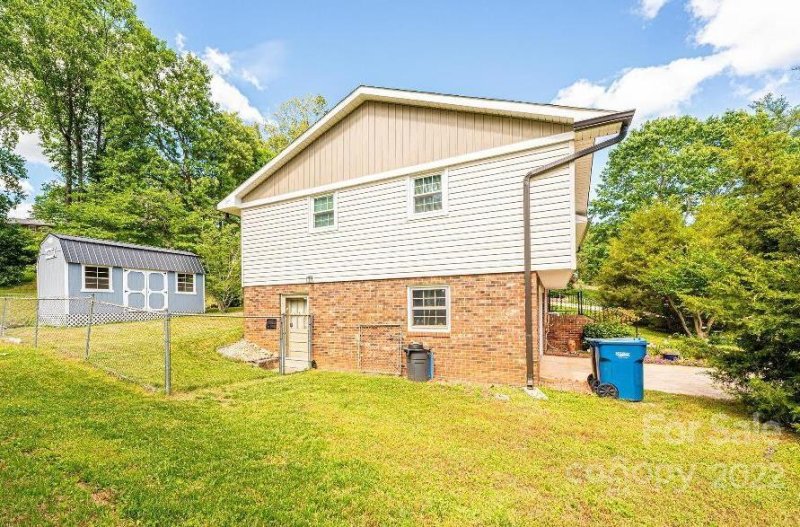 Property image 4 at 1096 16th Avenue, Hickory, NC 28601