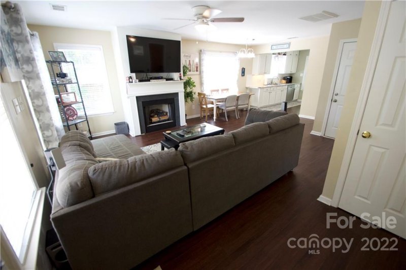 Property image 3 at 6524 Point Comfort Lane, Charlotte, NC 28226