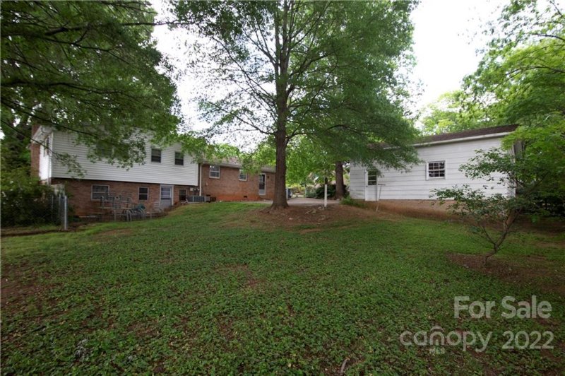 Property image 2 at 1340 36th Avenue Drive, Hickory, NC 28601