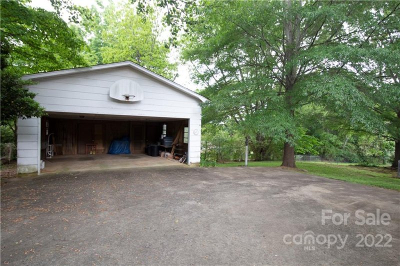 Property image 4 at 1340 36th Avenue Drive, Hickory, NC 28601