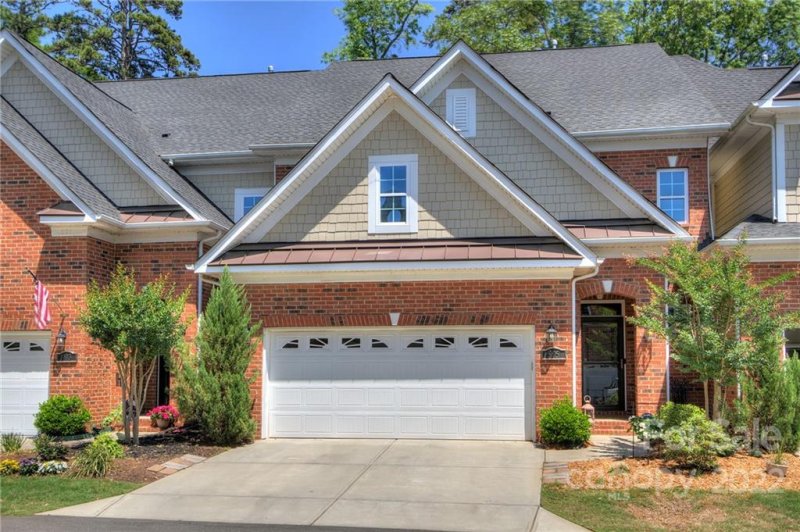 905 Ospre Lane