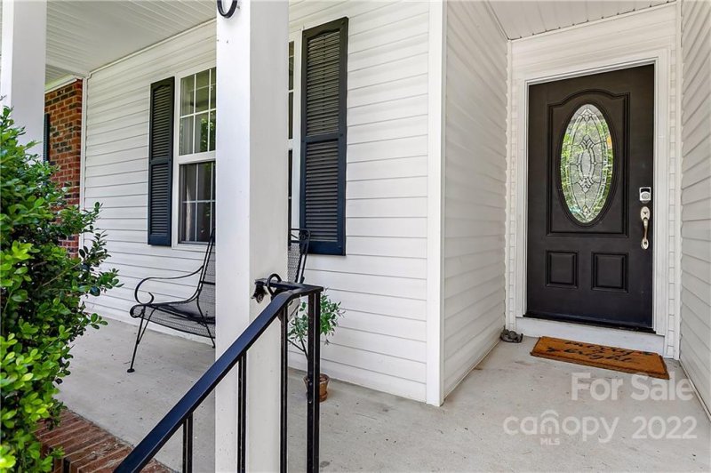 Property image 2 at 700 Jordans Pond Lane, Charlotte, NC 28214