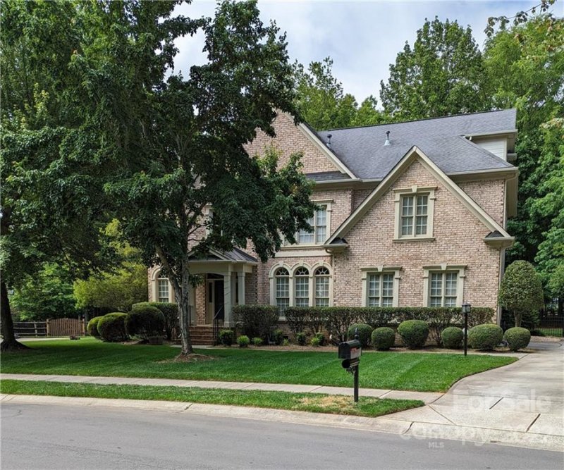 10213 Hazelview Drive