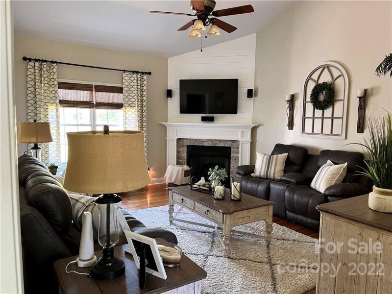 Property image 2 at 2467 Harvest Drive, Hickory, NC 28601