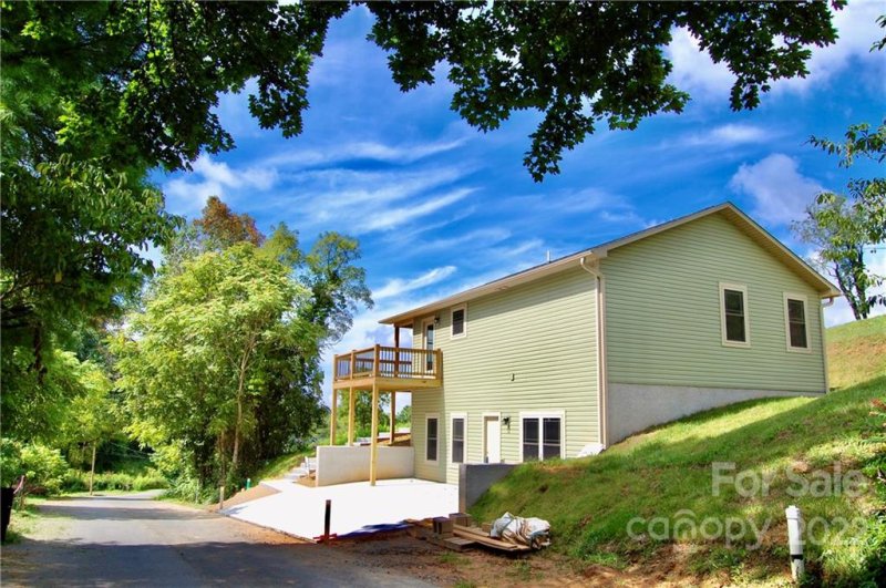 Property image 4 at 109 Ponder Street, Mars Hill, NC 28754