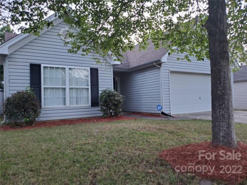 Property image 2 at 7015 Indian Ridge Lane, Charlotte, NC 28214