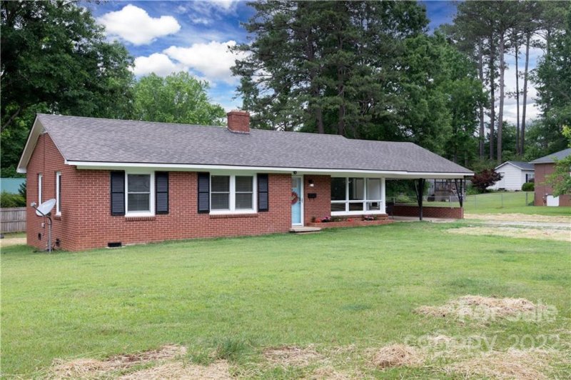 Property image 2 at 10 Burnett Drive, York, SC 29745