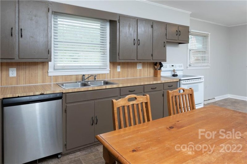Property image 5 at 10 Burnett Drive, York, SC 29745