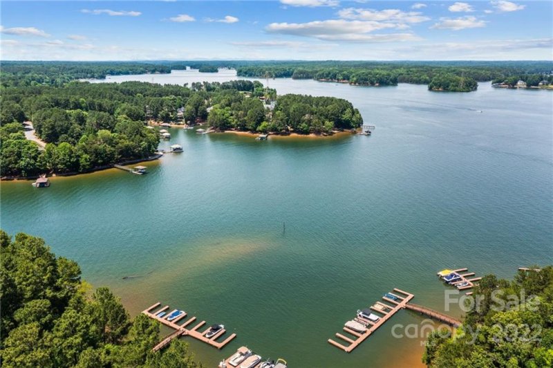 Property image 2 at 2505 Camelia Pointe Drive, Sherrills Ford, NC 28673