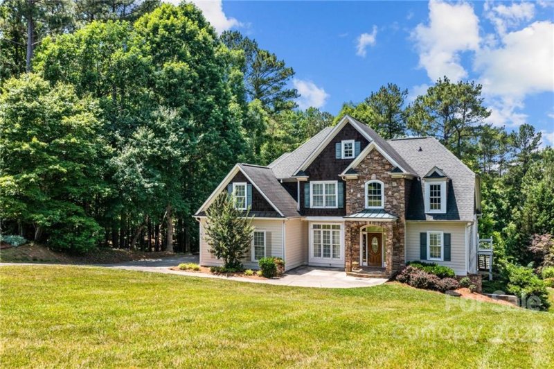 Property image 3 at 2505 Camelia Pointe Drive, Sherrills Ford, NC 28673