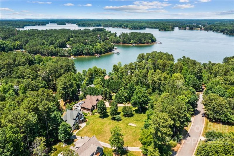 Property image 5 at 2505 Camelia Pointe Drive, Sherrills Ford, NC 28673