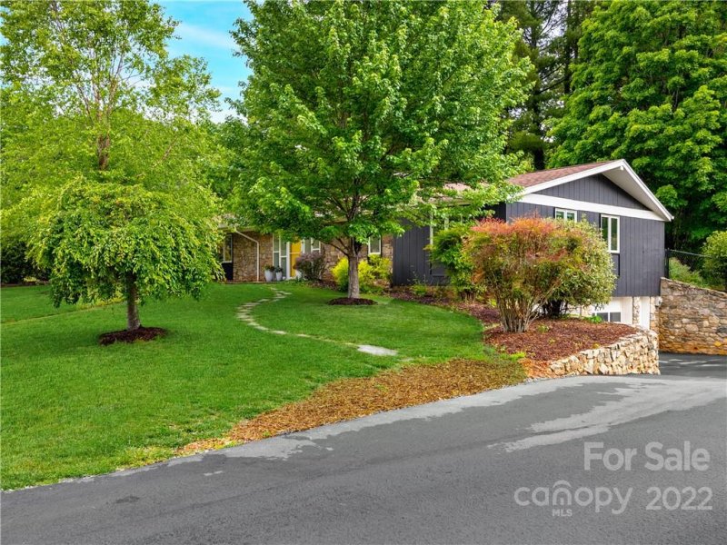 Property image 2 at 4 Braddock Way, Asheville, NC 28803