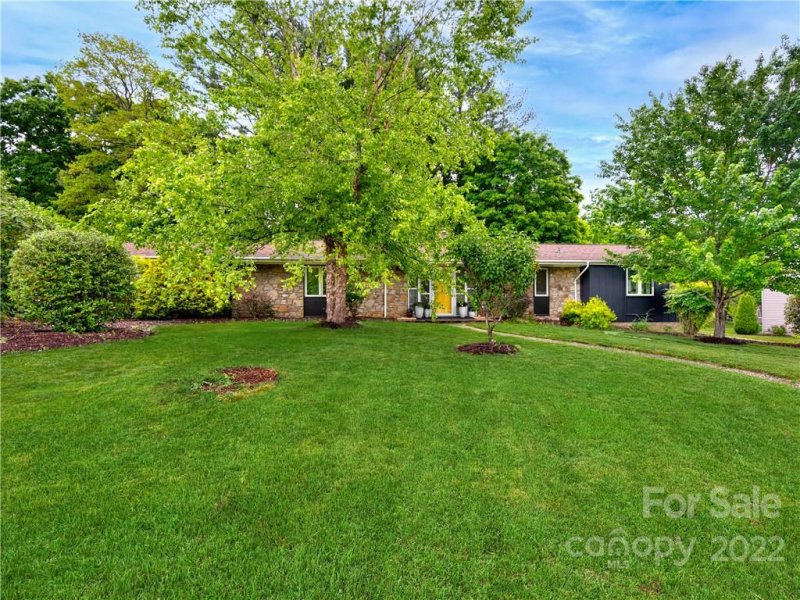 Property image 3 at 4 Braddock Way, Asheville, NC 28803