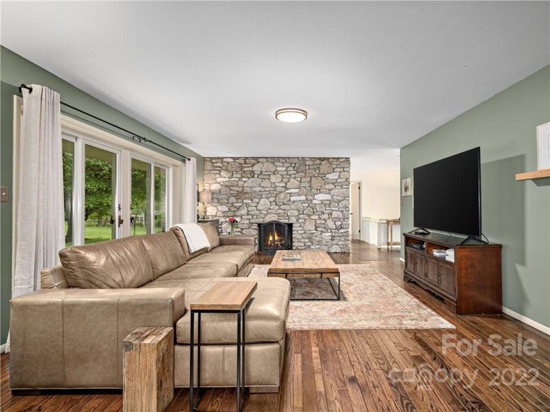 Property image 5 at 4 Braddock Way, Asheville, NC 28803