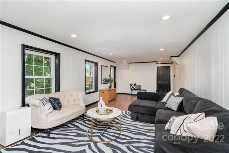 Property image 4 at 4547 Emory Lane, Charlotte, NC 28211