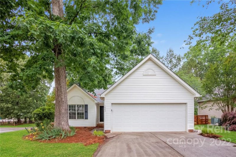 1003 White Water Circle