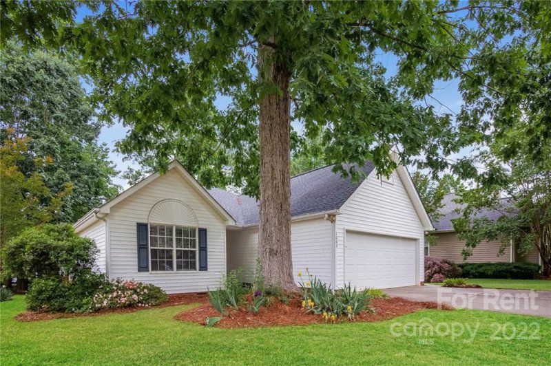 Property image 2 at 1003 White Water Circle, Belmont, NC 28012