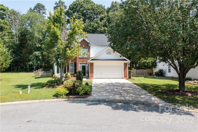 Property image 3 at 4509 Fox Thorne Drive, Charlotte, NC 28216