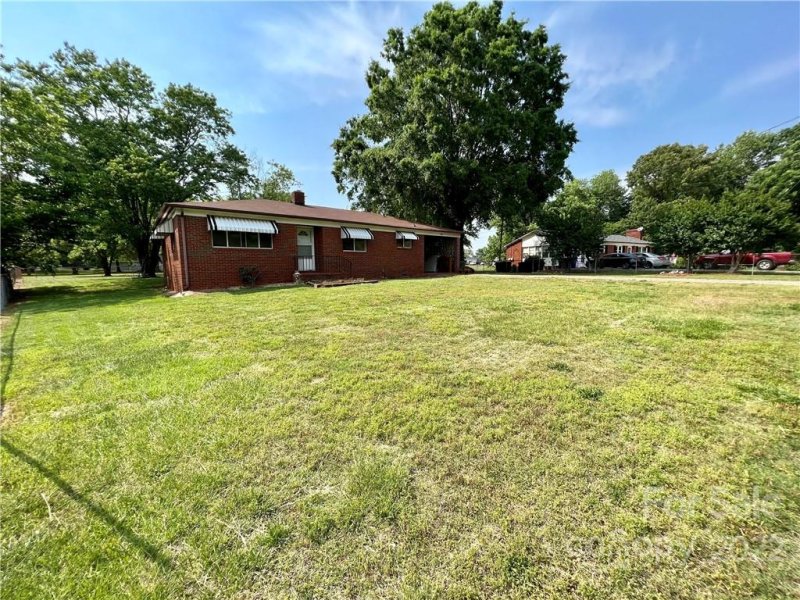 Property image 3 at 228 Ivy Run Court, Statesville, NC 28625