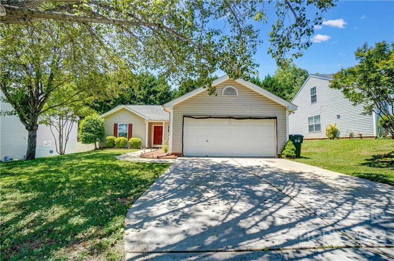 Property image 2 at 2020 Pleasant Dale Drive, Charlotte, NC 28214