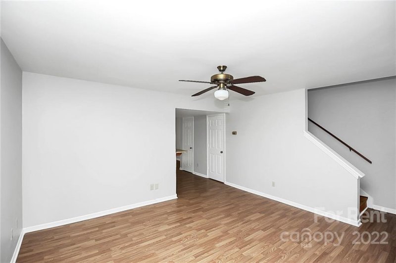 Property image 3 at 10913 Carmel Crossing Road, Charlotte, NC 28226