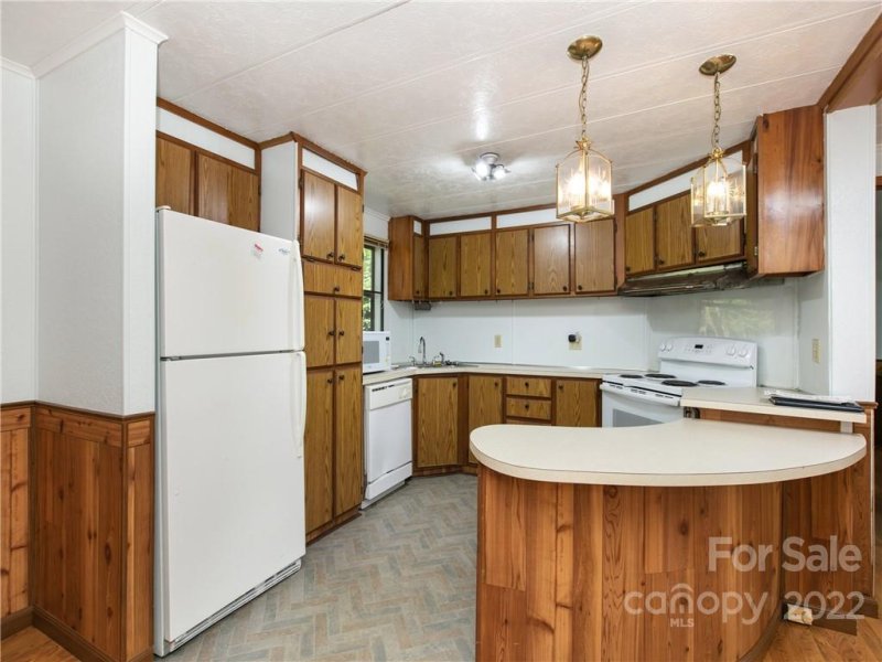 Property image 5 at 227 Cranbrook Circle, Hendersonville, NC 28792