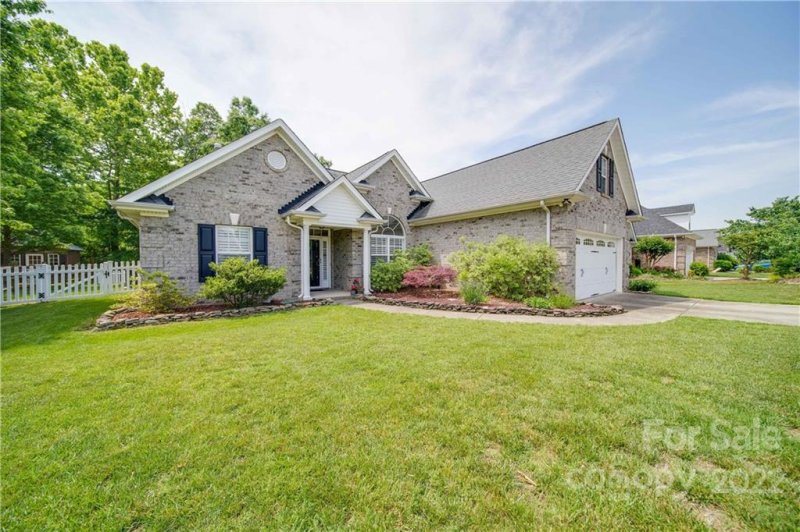 Property image 2 at 806 Juanita Drive, Concord, NC 28027