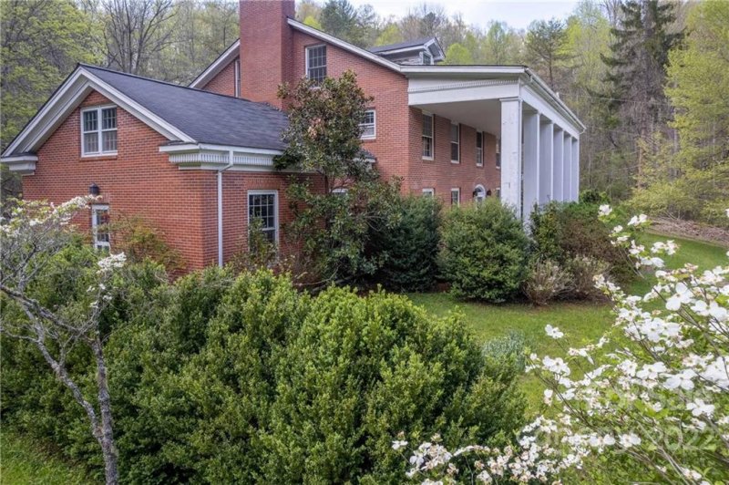 1691 N Country Club Drive