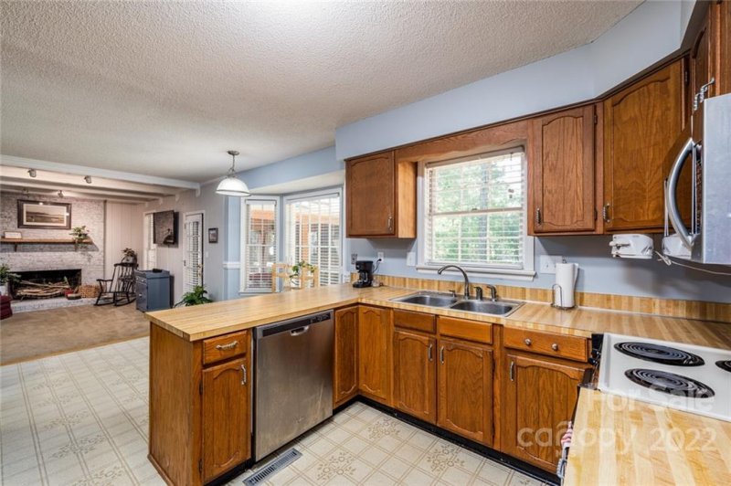 Property image 5 at 3807 Meadowridge Drive, Charlotte, NC 28226