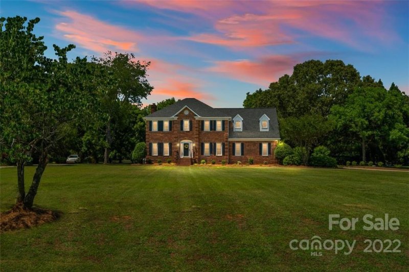 Property image 2 at 6135 Highview Road, Matthews, NC 28104