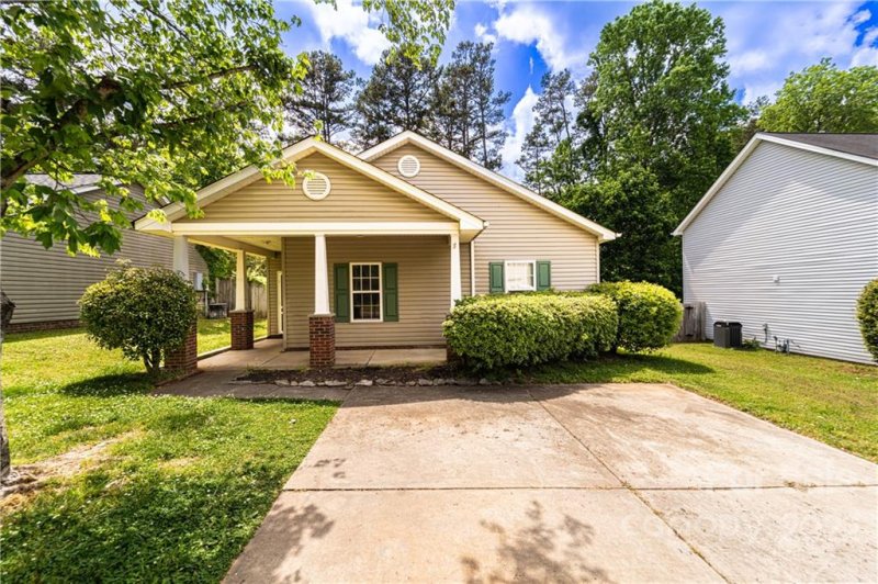 Property image 3 at 689 Continental Drive, Concord, NC 28025