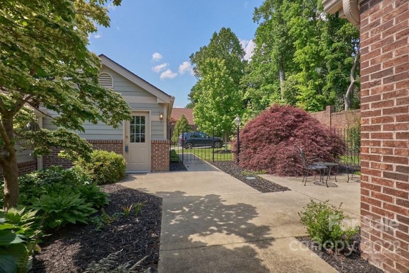 Property image 3 at 122 Glenbrook Drive, Hendersonville, NC 28739