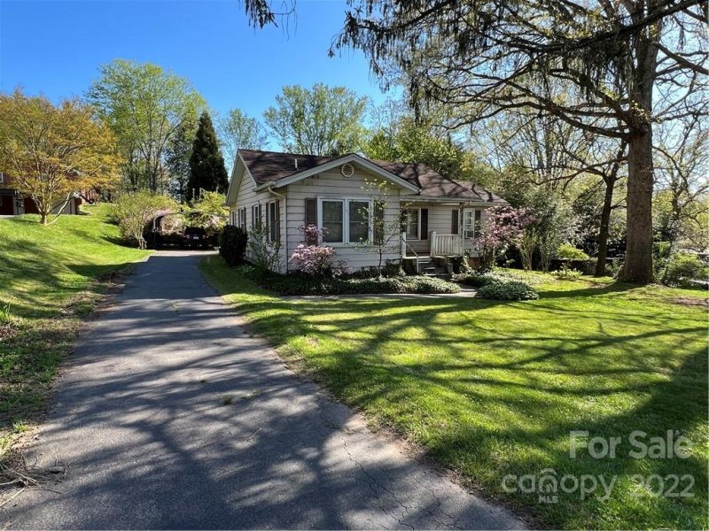 Property image 2 at 17 Wentworth Avenue, Asheville, NC 28803