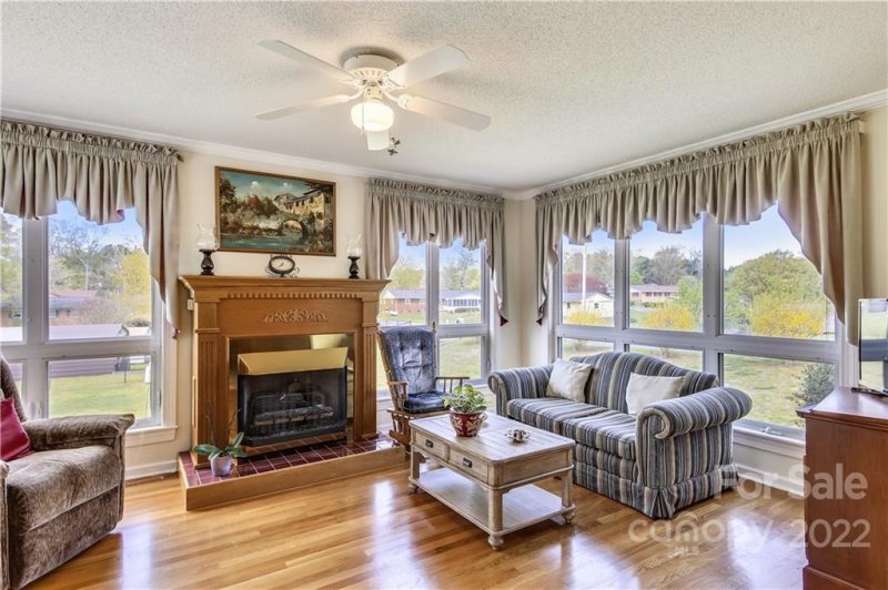 Property image 3 at 421 Ashebrook Park Road, Dallas, NC 28034