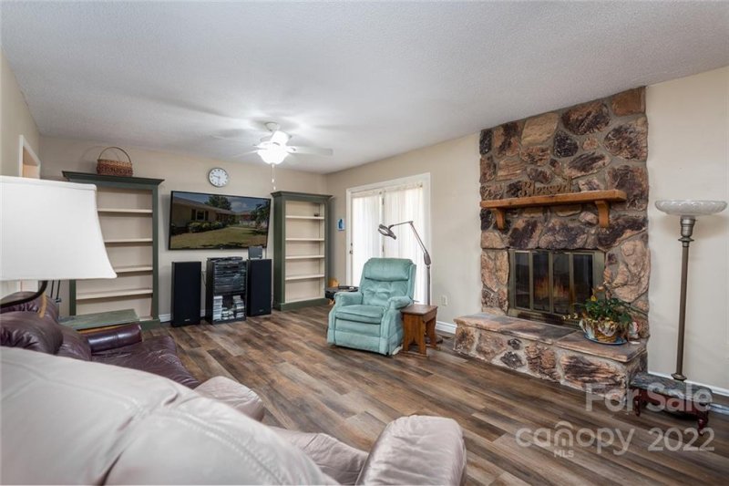 Property image 2 at 5067 Forest Ridge Drive, Hickory, NC 28602