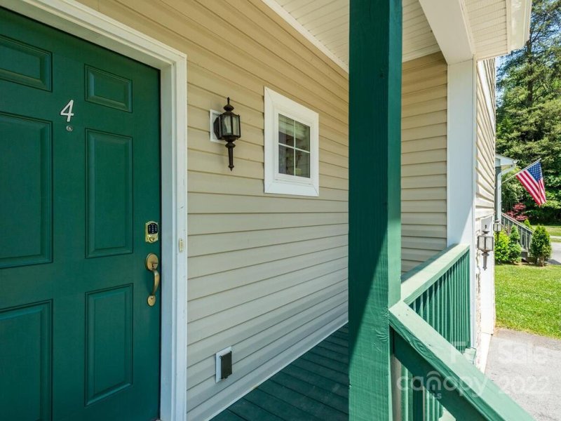 Property image 4 at 4 Willow Shade Drive, Asheville, NC 28806