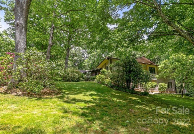 Property image 3 at 115 Woodhaven Drive, Hendersonville, NC 28739