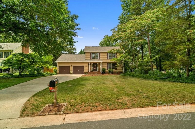 Property image 2 at 300 Pine Creek Drive, Charlotte, NC 28270