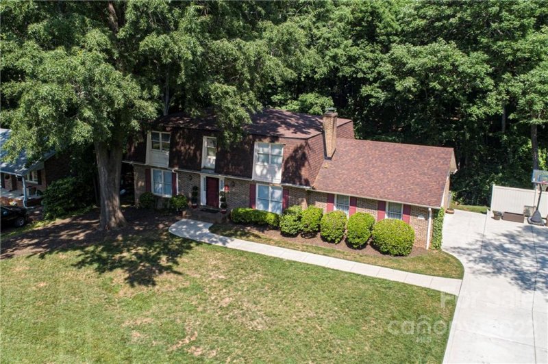 Property image 2 at 417 Beverly Circle, Charlotte, NC 28270