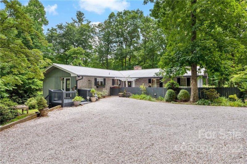 Property image 3 at 14 Spring Road, Spruce Pine, NC 28777