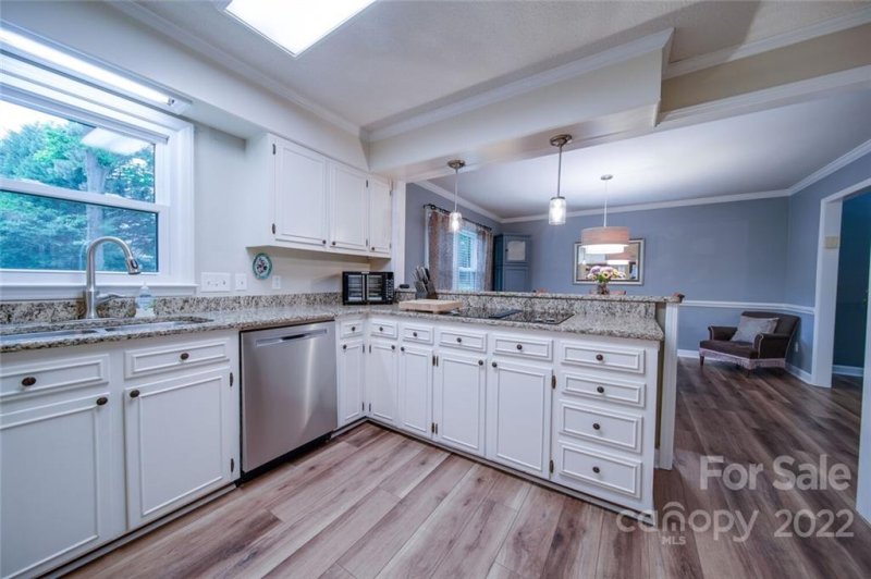 Property image 5 at 10312 Woodview Circle, Charlotte, NC 28277