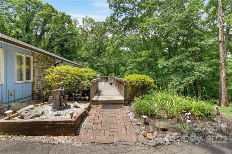 Property image 3 at 5 Mayfair Drive, Candler, NC 28715