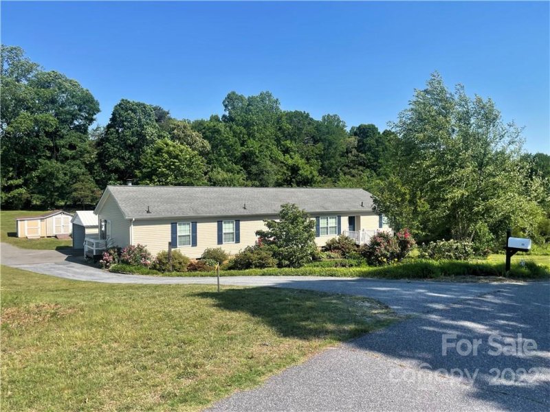 Property image 2 at 33 Charlie Mitchell Lane, Taylorsville, NC 28681