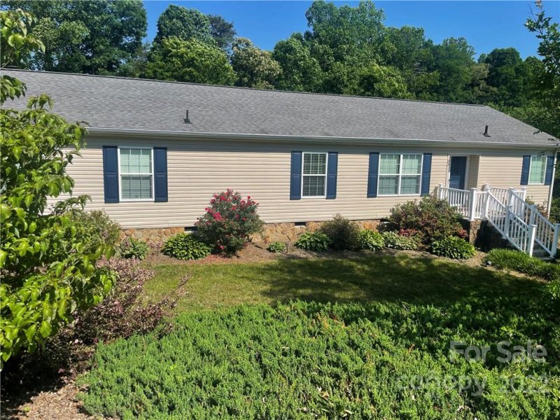 Property image 3 at 33 Charlie Mitchell Lane, Taylorsville, NC 28681