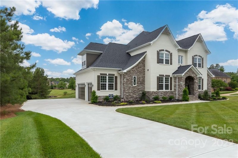 Property image 4 at 4002 Soleado Drive, Wesley Chapel, NC 28104