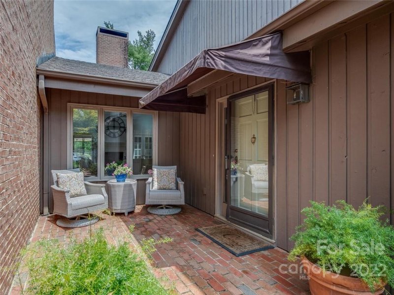 5002 Sunningdale Court